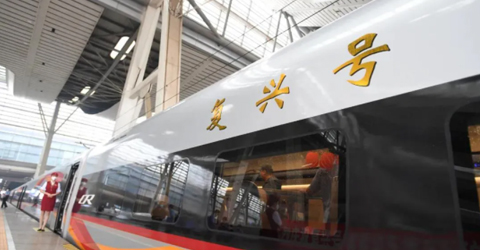 高鐵與地鐵齊發，華啟智能豐富多彩的乘客服務顯示系統提前點亮建黨百年華誕...